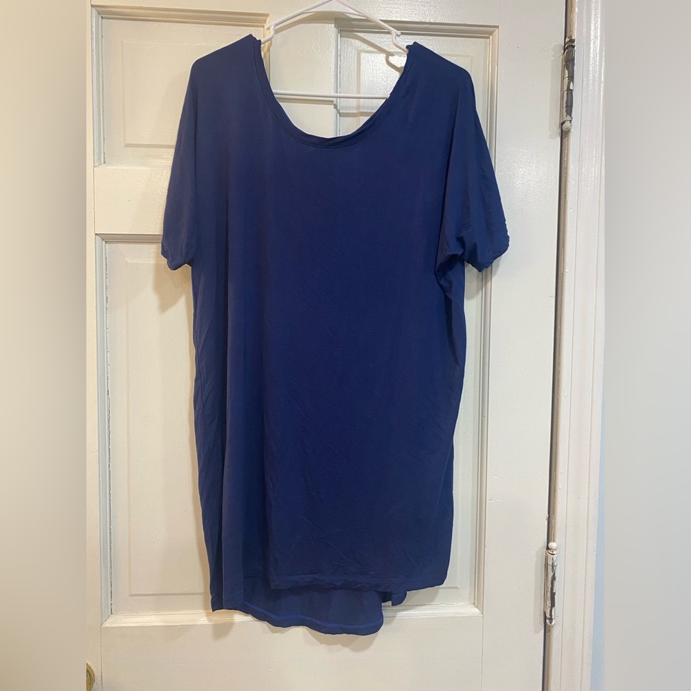 Women’s activewear shirt